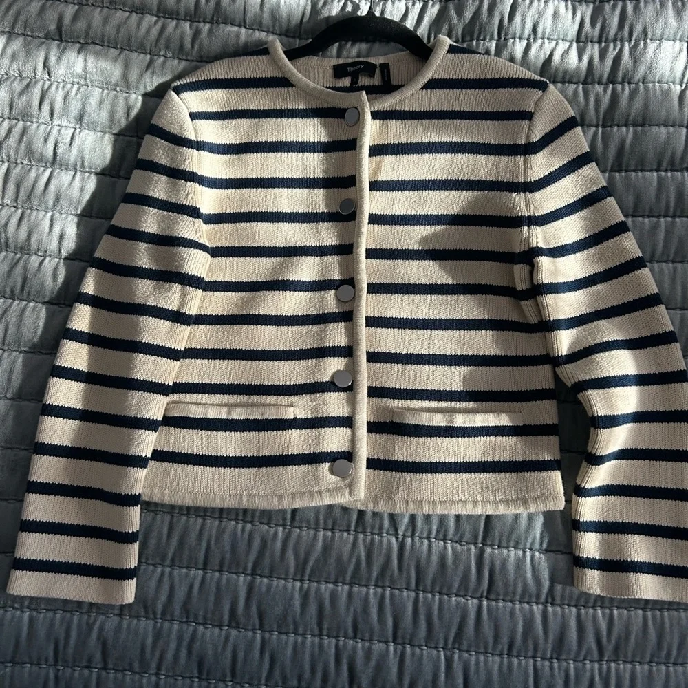 Theory Classic Cream and Blue Knit Cardigan - Picture 3 of 13